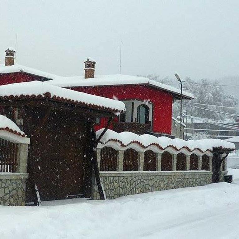 Guest House H Dzhogolanov 코프리브시티차 외부 사진