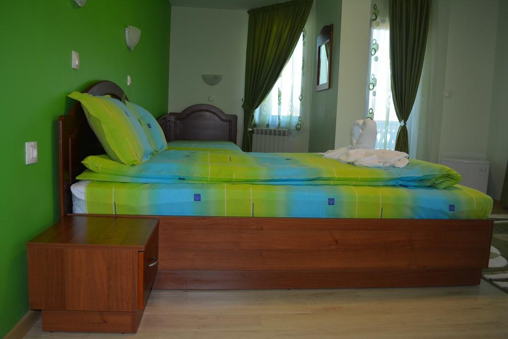 Guest House H Dzhogolanov 코프리브시티차 외부 사진