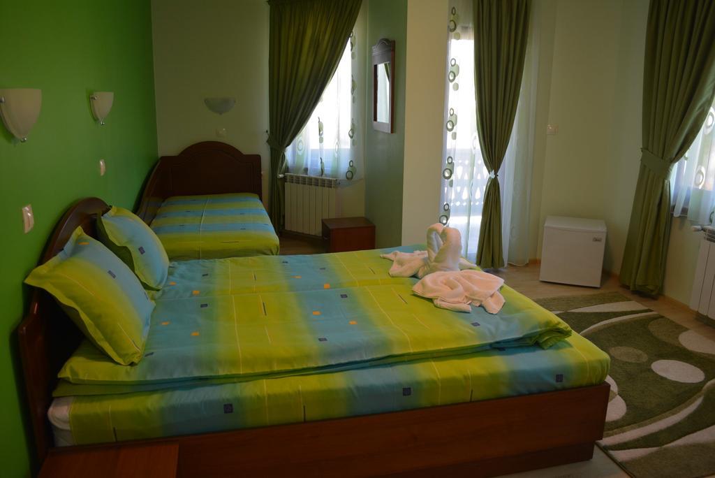 Guest House H Dzhogolanov 코프리브시티차 외부 사진