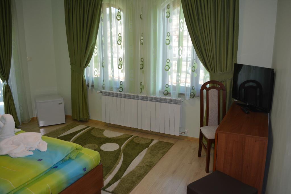 Guest House H Dzhogolanov 코프리브시티차 외부 사진