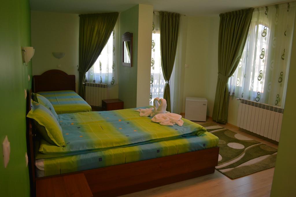 Guest House H Dzhogolanov 코프리브시티차 외부 사진