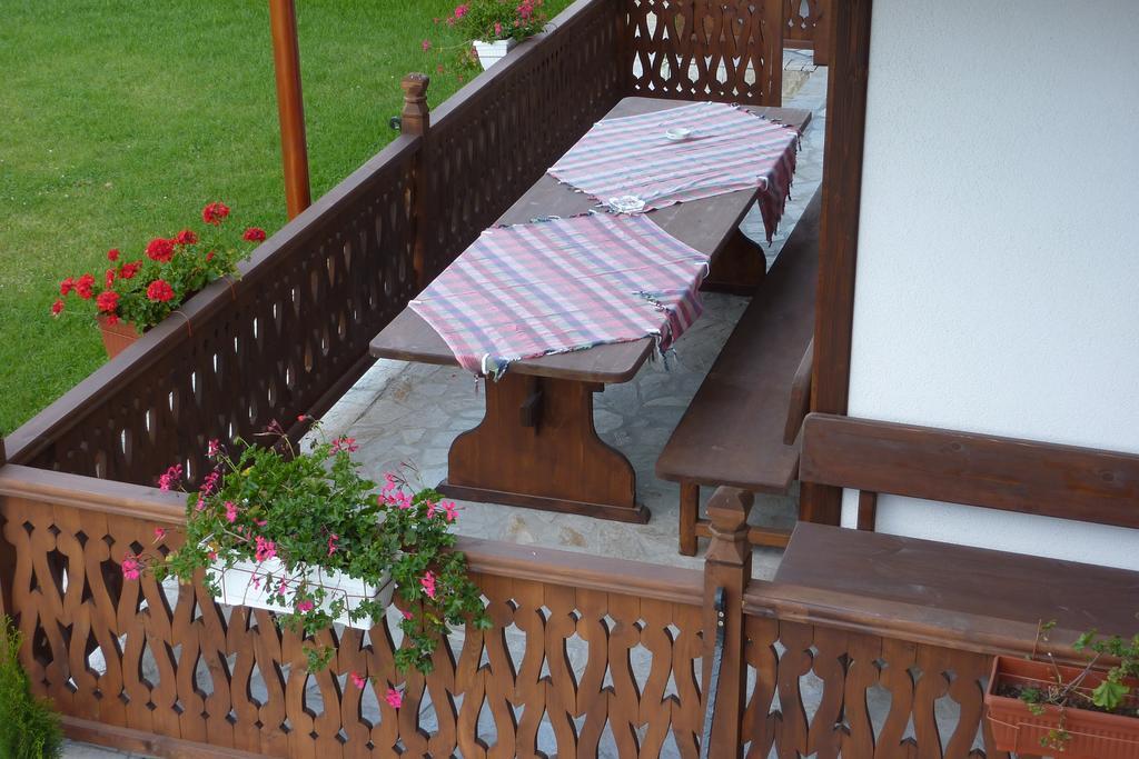 Guest House H Dzhogolanov 코프리브시티차 외부 사진