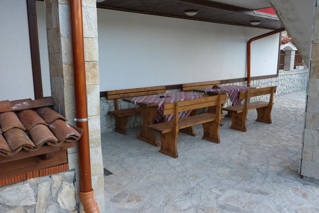 Guest House H Dzhogolanov 코프리브시티차 외부 사진