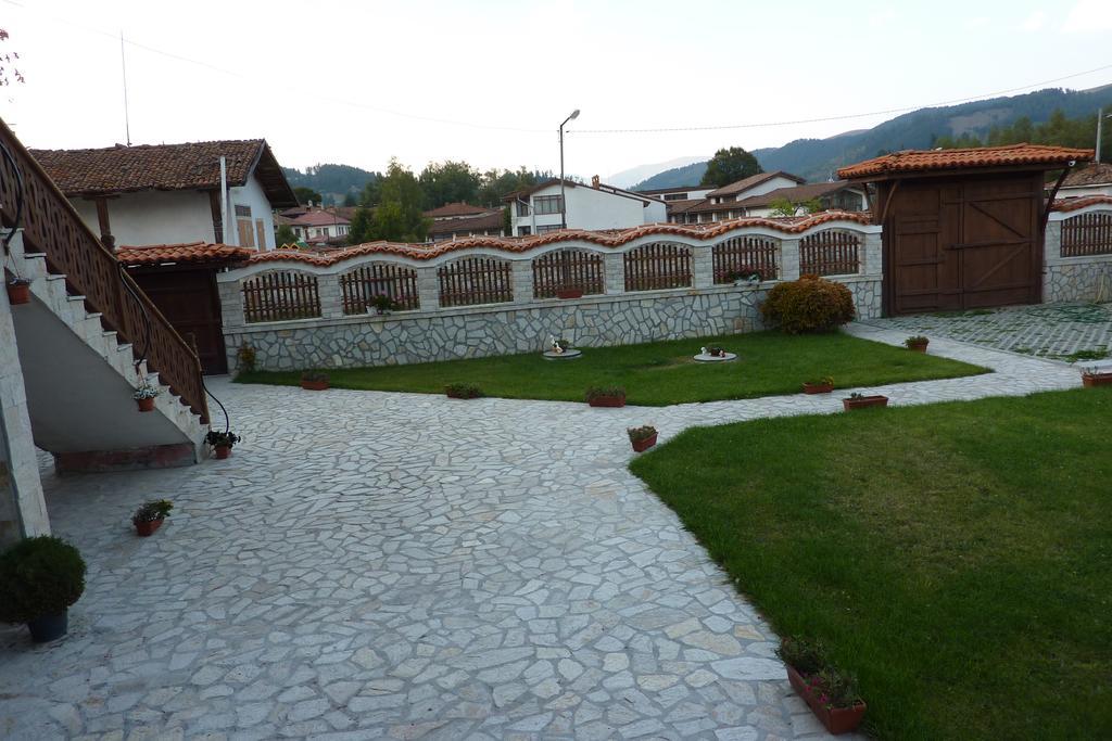 Guest House H Dzhogolanov 코프리브시티차 외부 사진