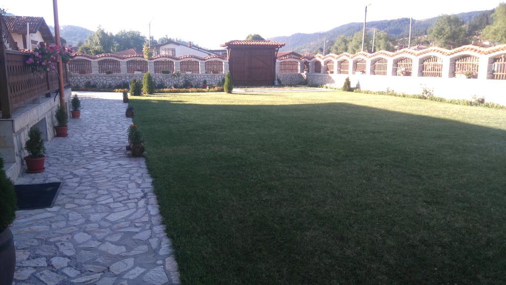 Guest House H Dzhogolanov 코프리브시티차 외부 사진