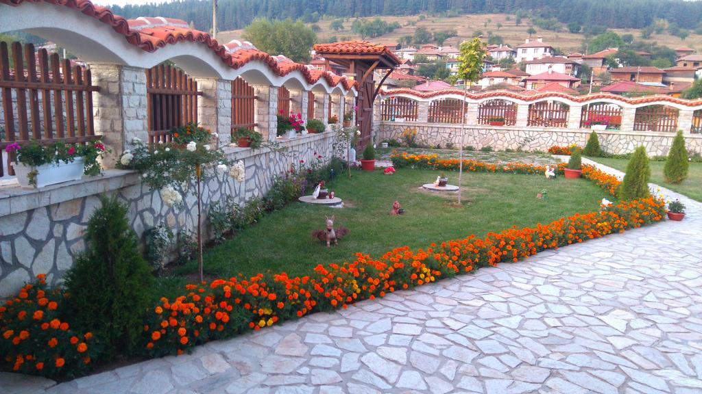 Guest House H Dzhogolanov 코프리브시티차 외부 사진
