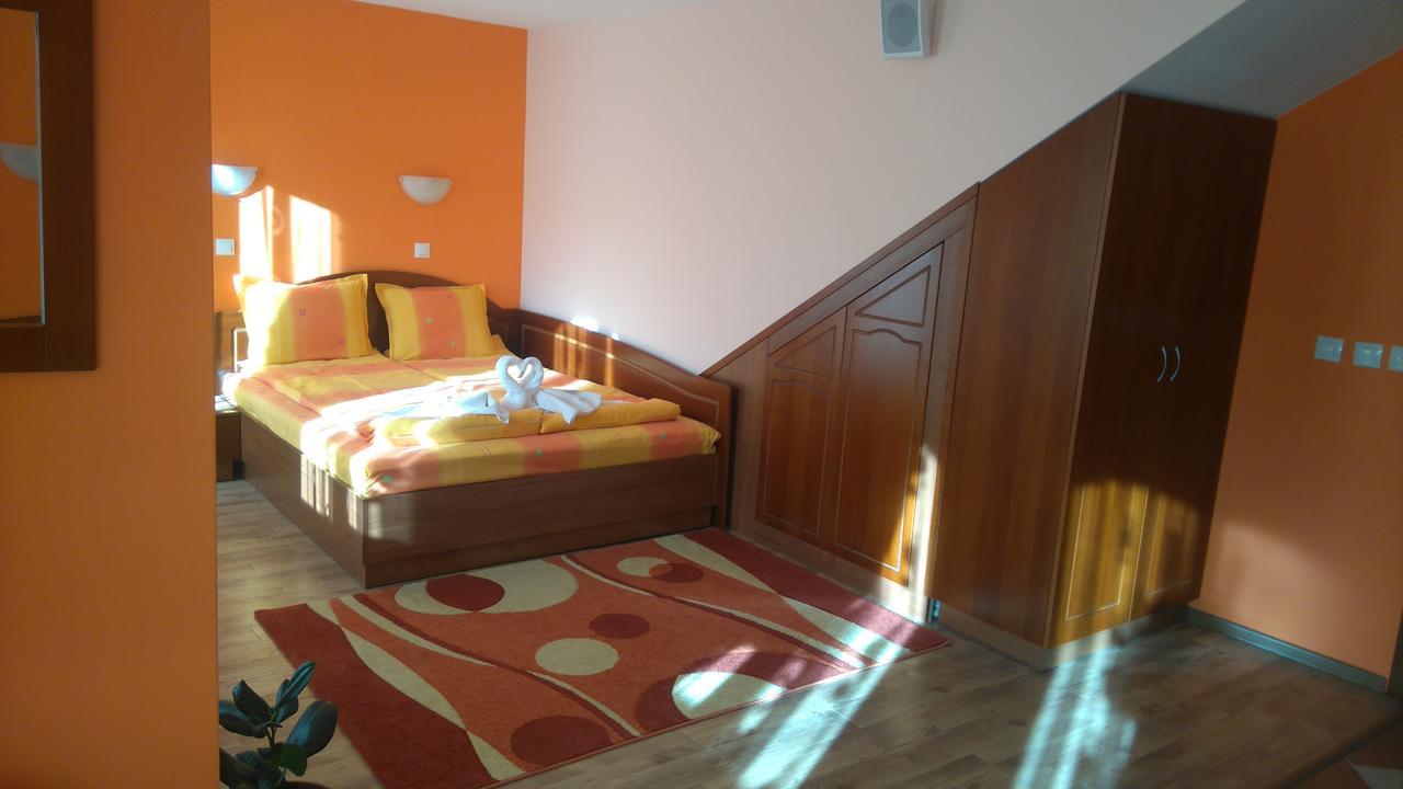 Guest House H Dzhogolanov 코프리브시티차 외부 사진