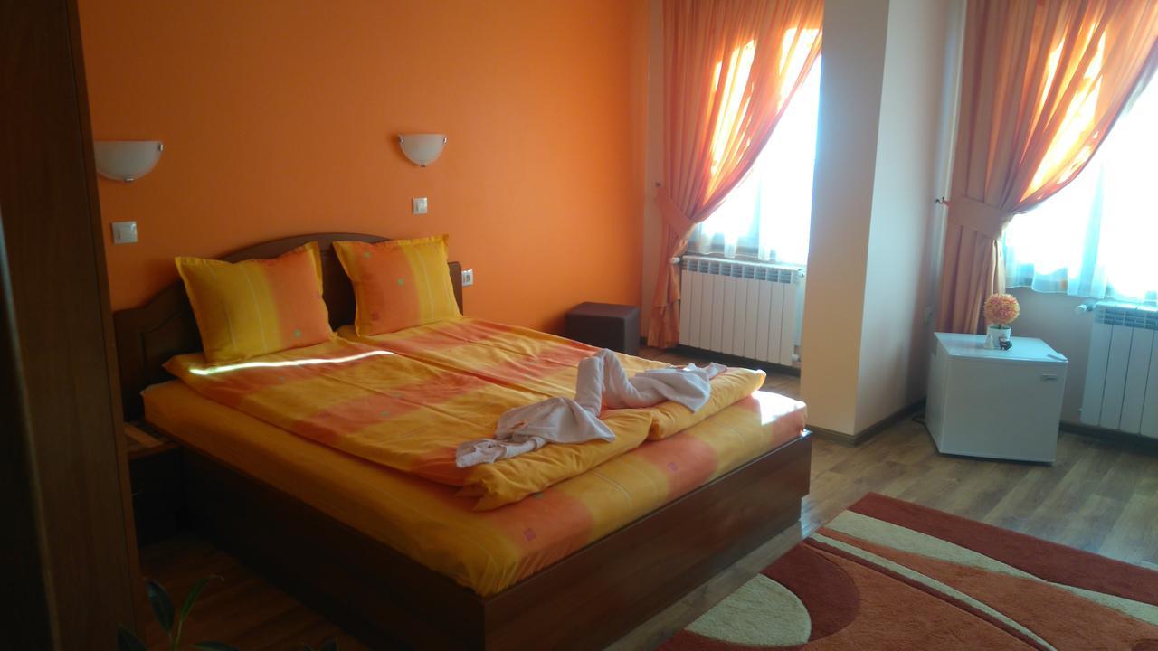 Guest House H Dzhogolanov 코프리브시티차 외부 사진