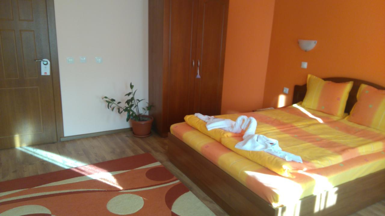Guest House H Dzhogolanov 코프리브시티차 외부 사진