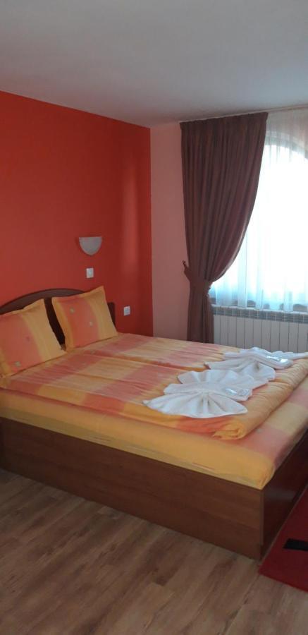 Guest House H Dzhogolanov 코프리브시티차 외부 사진